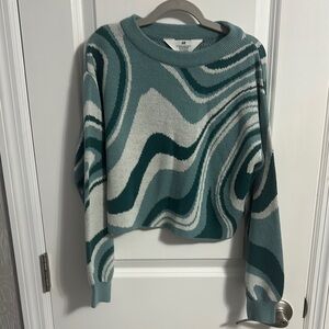 H&M Green and White Cropped Sweater with Bold Wavy Pattern